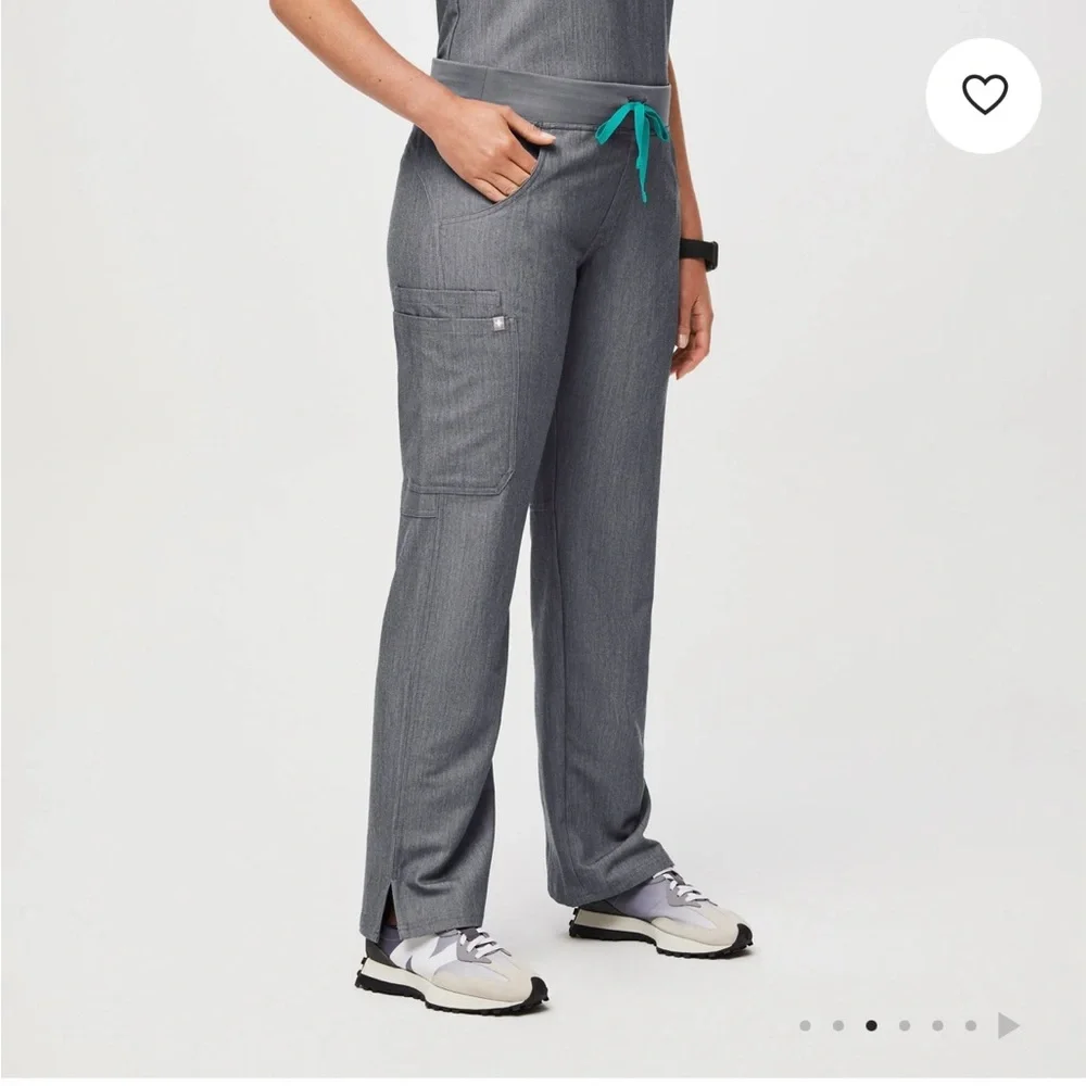 Figs Kade Graphite Cargo Women’s Scrub Pants size Medium